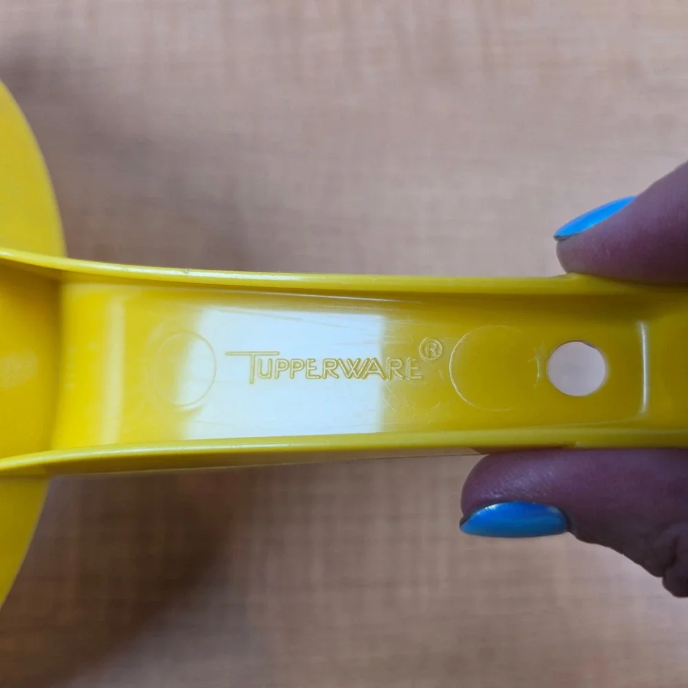 Tupperware #1200-9 Yellow 1 Quart Strainer Colander w/ Handle Vintage 7